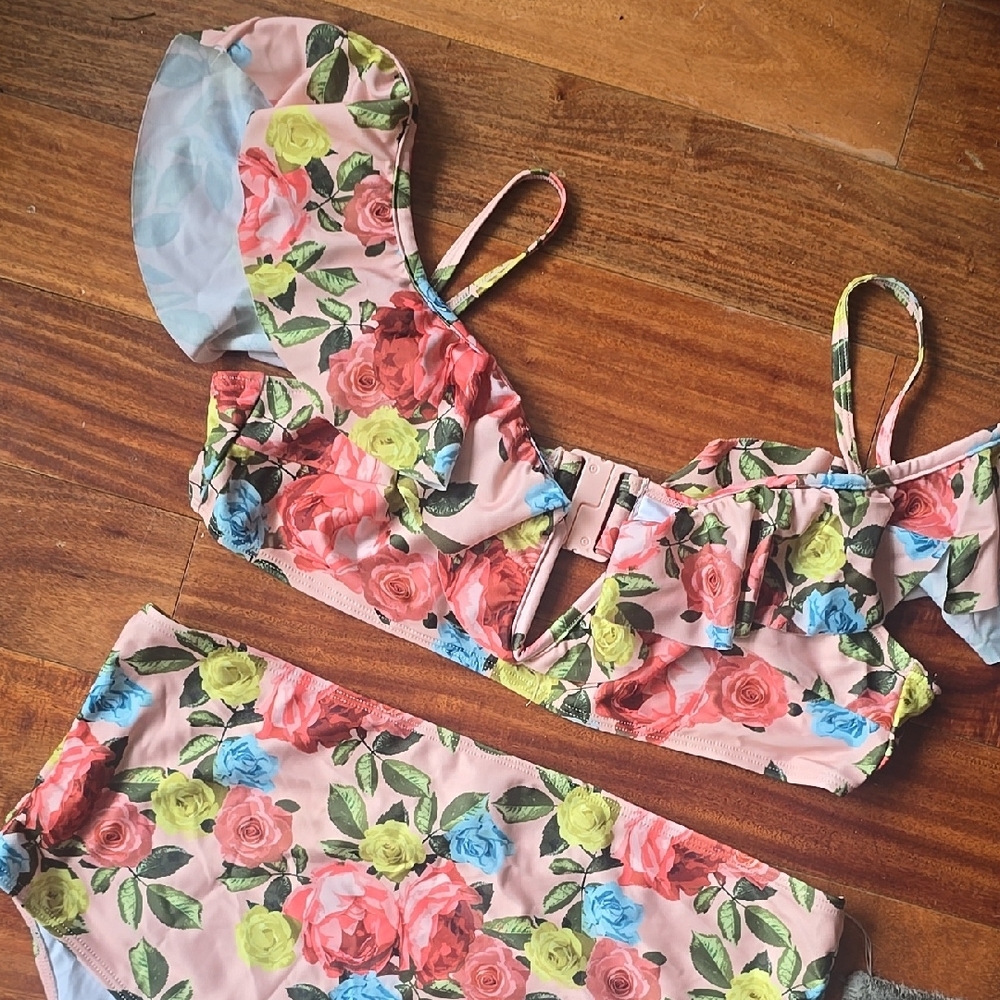 Floral Ruffle Bikini Set - Picture 4 of 6